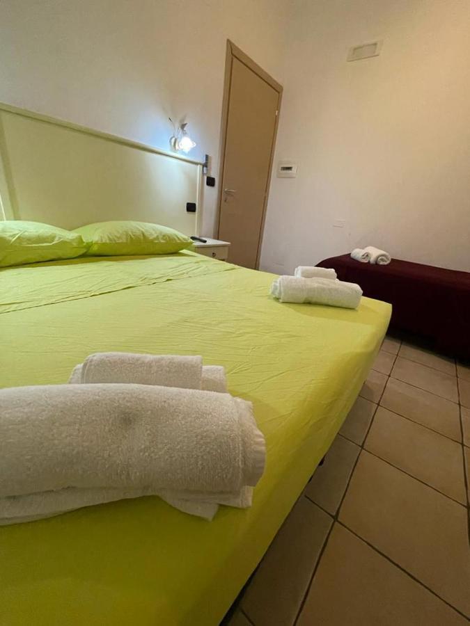 Bed and Breakfast Oz House à Scalea Extérieur photo