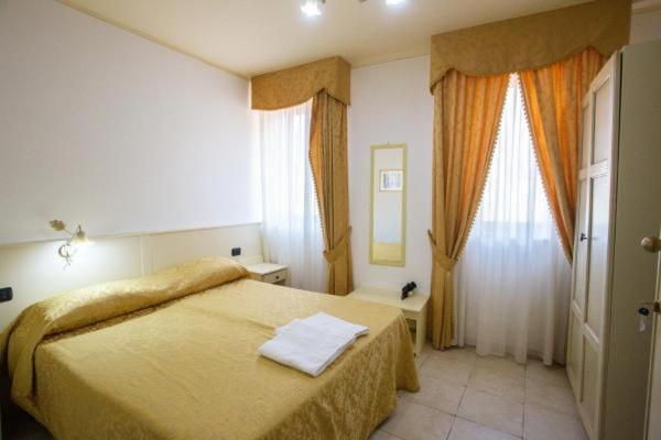 Bed and Breakfast Oz House à Scalea Extérieur photo